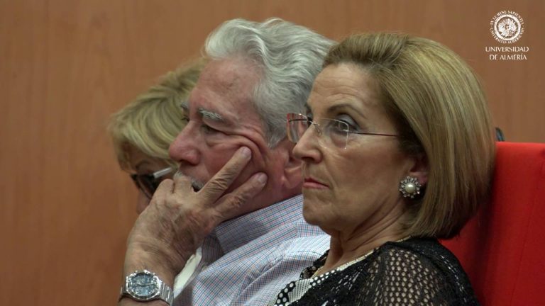 Alumnos de la Universidad de Mayores de la UAL reciben sus becas