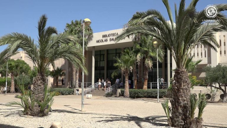 La UAL ofrece ayudas para la gratuidad de la acreditación de competencia lingüística B1