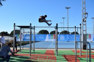 UAL Deportes es una fiesta recibiendo entre música y acrobacias su ‘Street Workout’