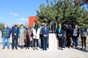 La UAL acoge una escultura dedicada a la lucha contra el estigma en salud mental