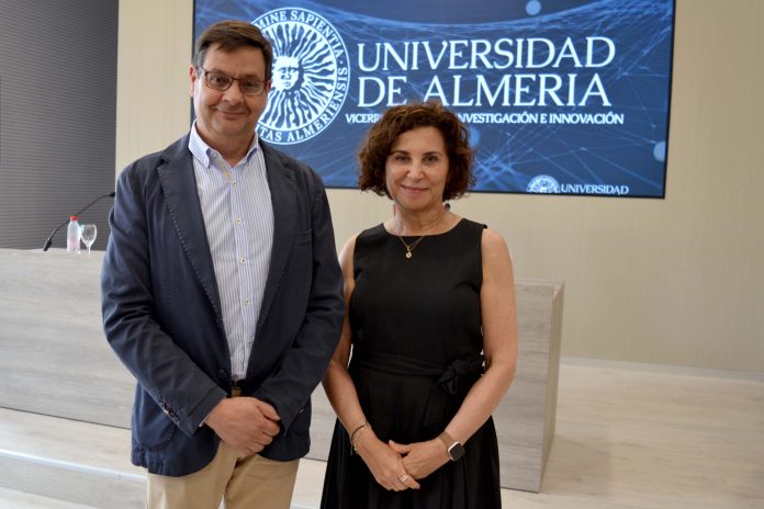 La astrofísica española Begoña Vila comparte en la UAL su experiencia en la NASA