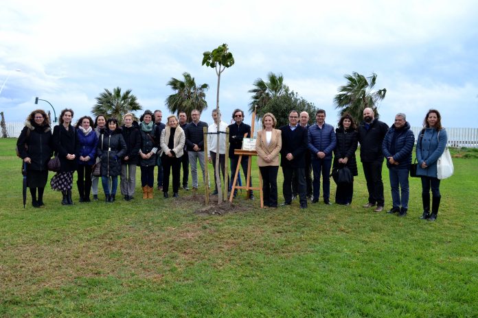 UNIgreen cumple su primer aniversario plantando un árbol como símbolo de su perdurabilidad