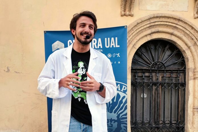 Un investigador de la UAL, entre los diez finalistas de la edición española de ‘Solo de ciencia’