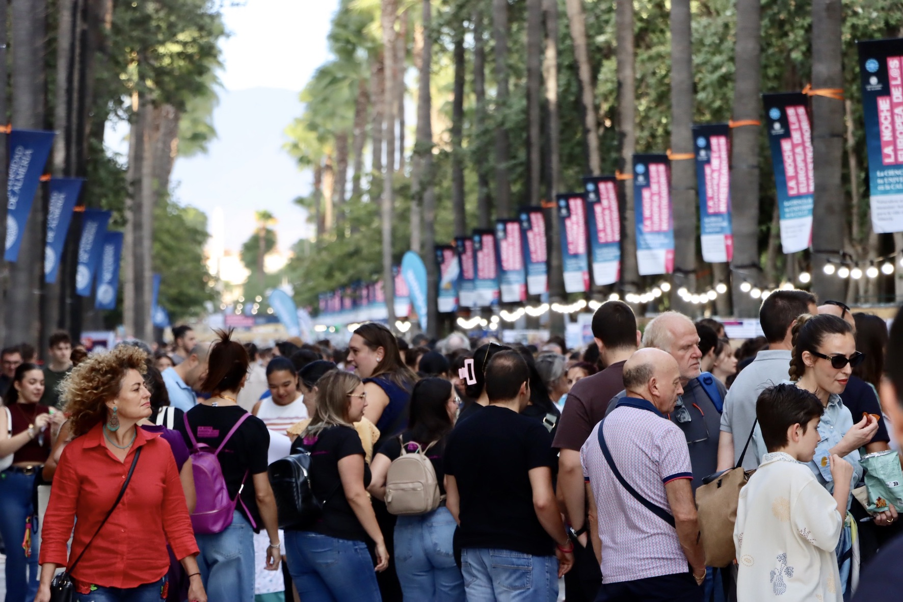 La ciencia saca a los almerienses a la calle en una exitosa ‘Noche Europea de los Investigadores’