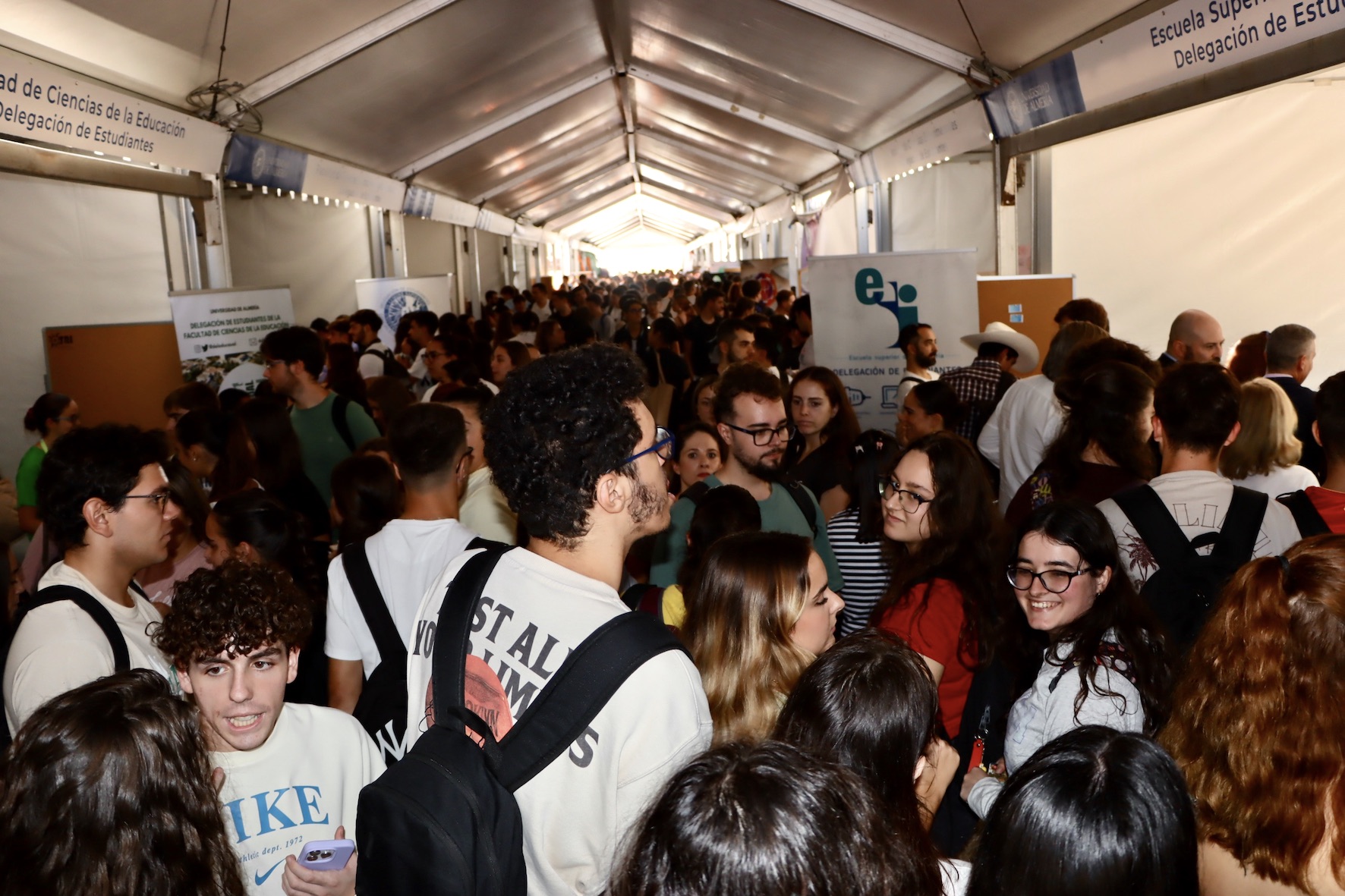 La Universidad de Almería se despliega al completo ante sus estudiantes en una nueva Jornada de Bienvenida