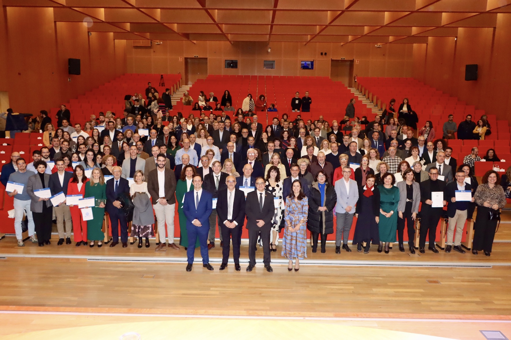 La UAL se enorgullece de su “excelente” potencial humano en un emotivo acto de reconocimientos y premios