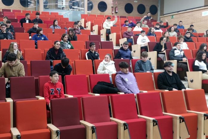 Casi un centenar de estudiantes participan en la fase local de la Olimpiada Matemática Española