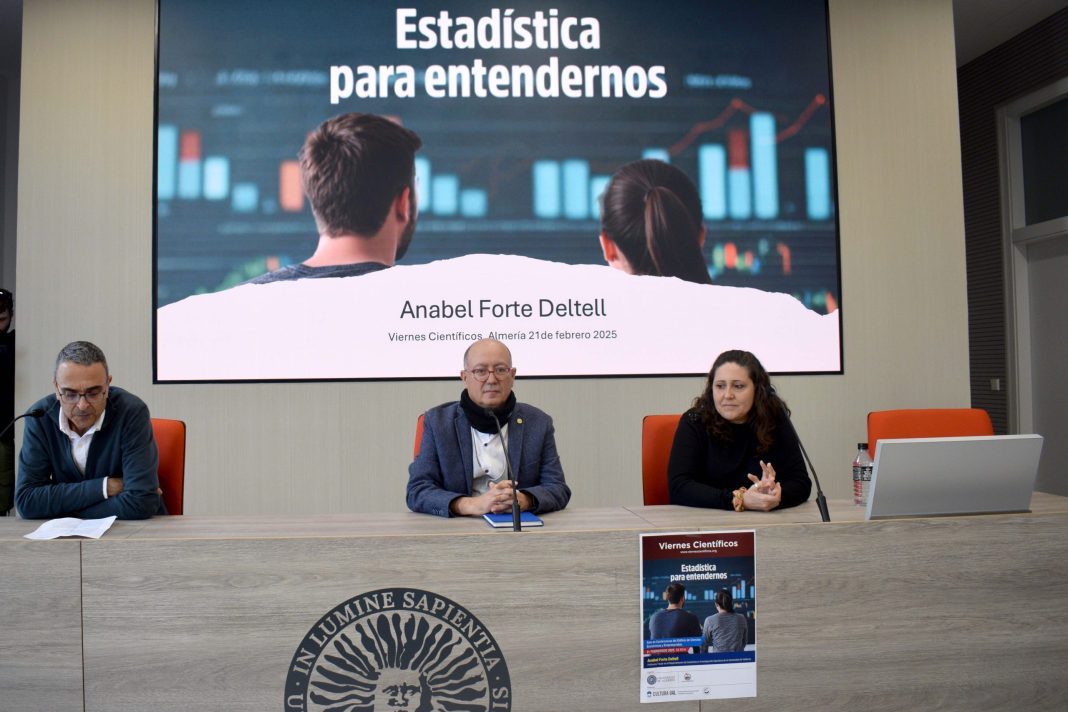 FOTO 1 FEBRERO 21 2025 VIERNES CIENTÍFICOS CON ANABEL FORTE