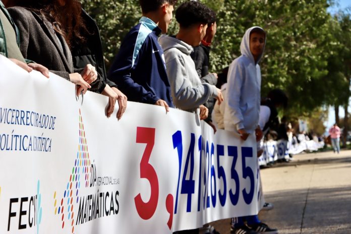 El número Pi se despliega en el campus en el Día Internacional de las Matemáticas