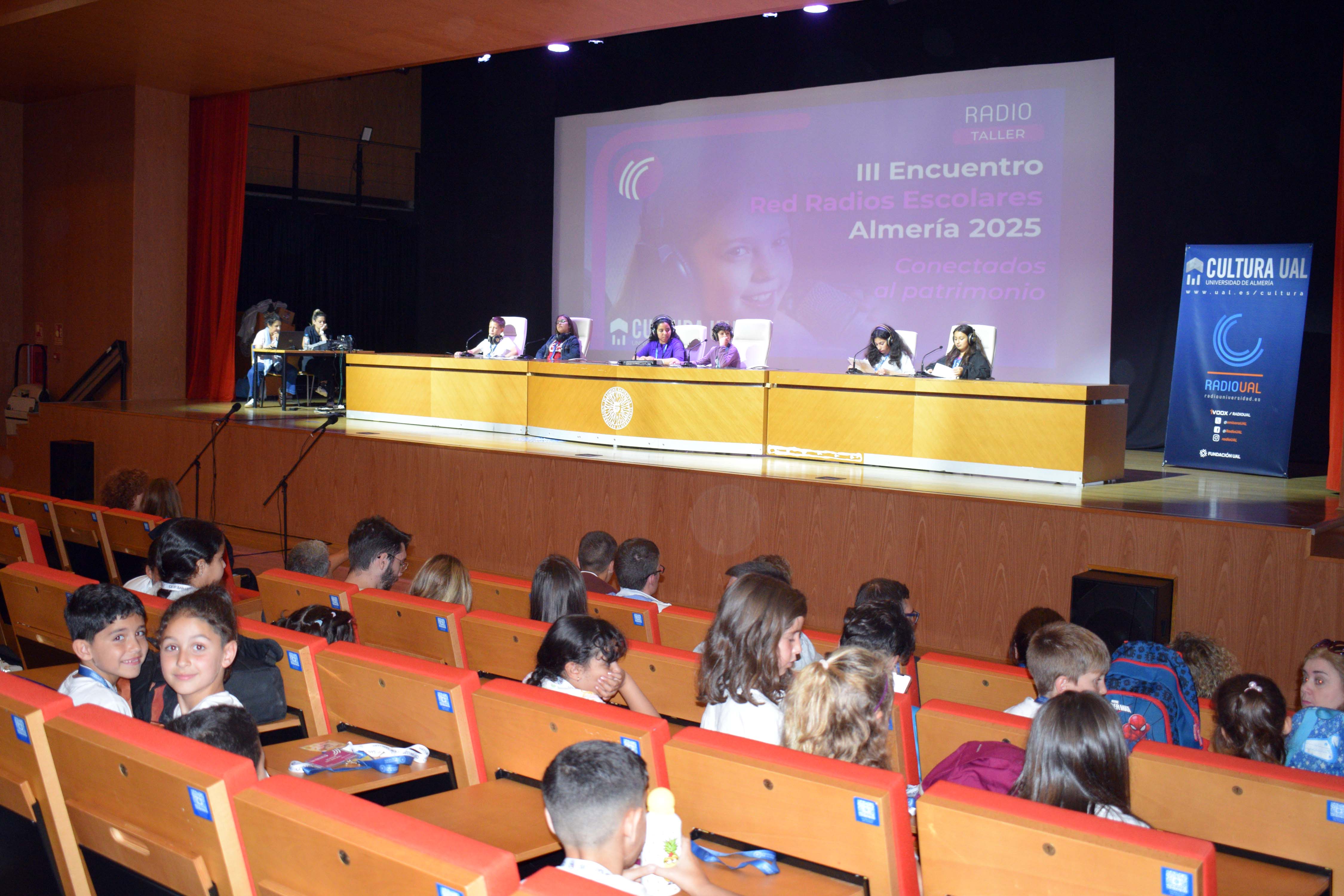 Casi 300 escolares participan en el III Encuentro de radios escolares de la provincia de la UAL