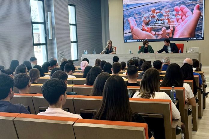 La Cátedra en Economía Social aborda la ley de cooperativas en su primer gran evento