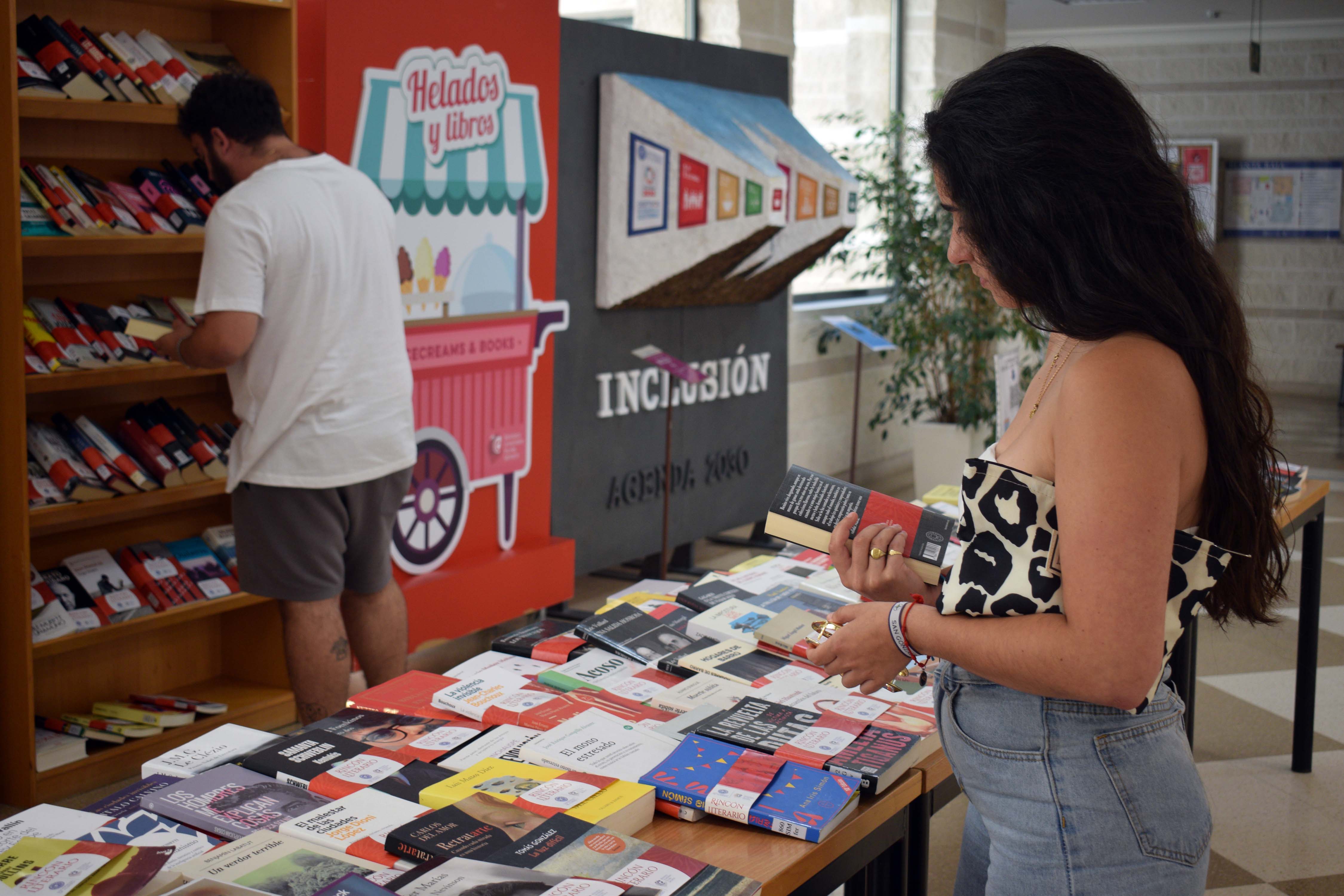 Casi 700 propuestas para disfrutar de la lectura en el ‘Rincón literario’ de la Biblioteca