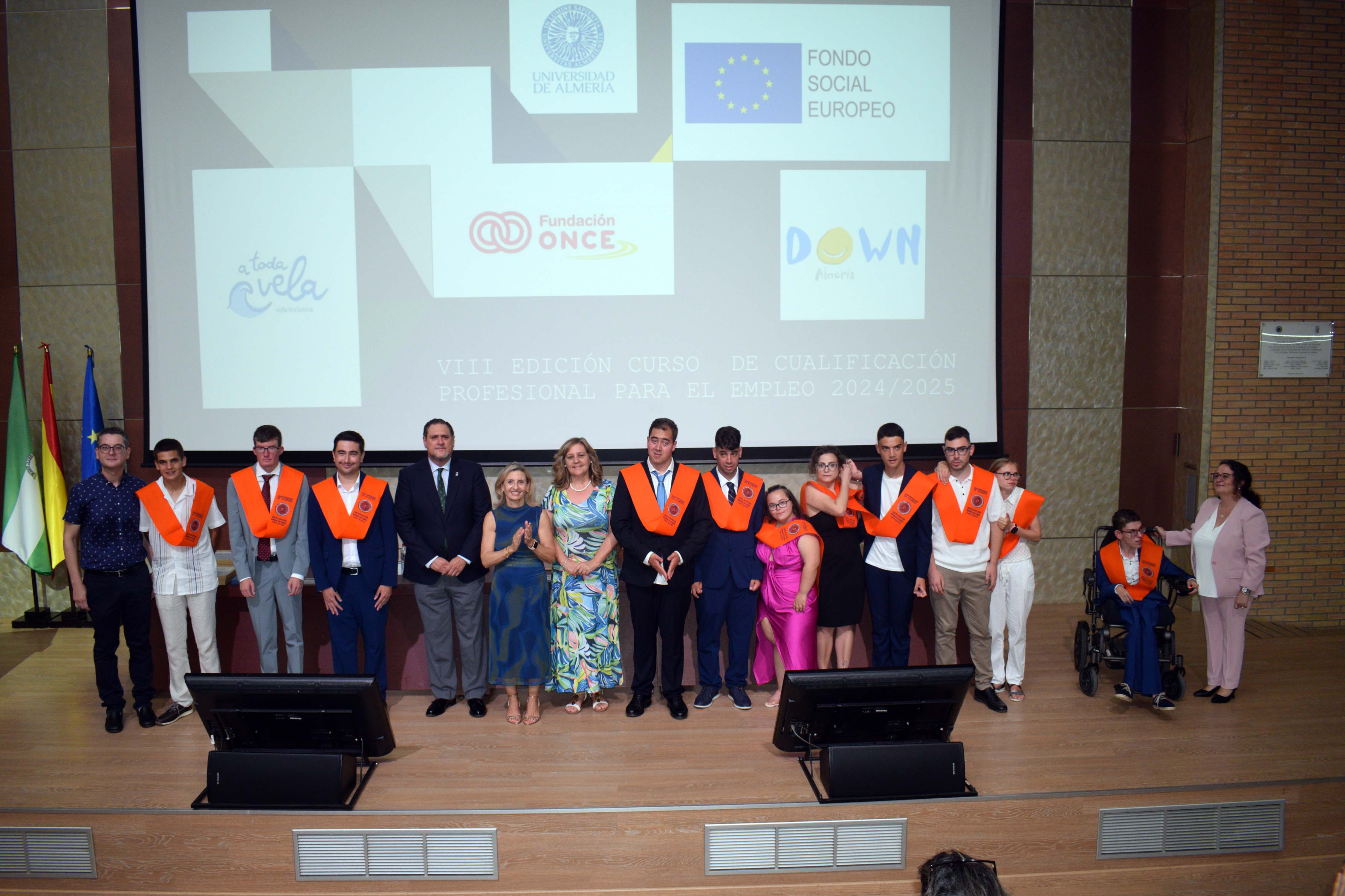 Finaliza con éxito el programa Unidiversidad con la imposición de becas a 13 estudiantes