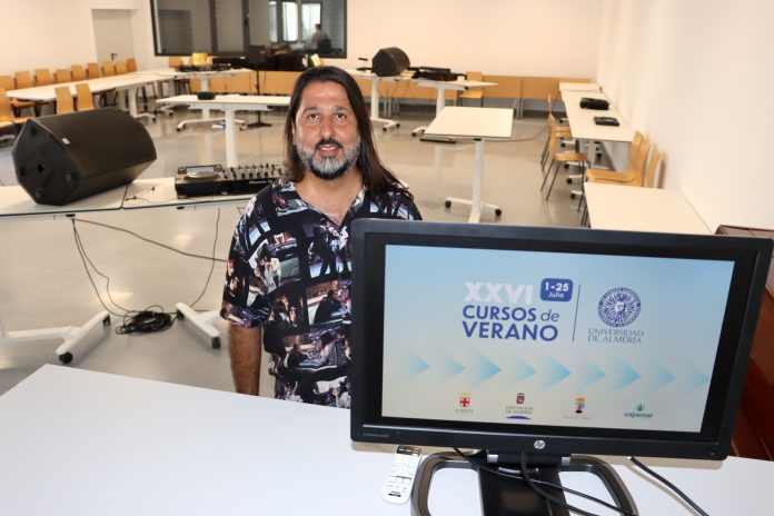 “Un DJ debe ser muy completo, saber de redes sociales, de composición musical y de la tecnología que maneja”