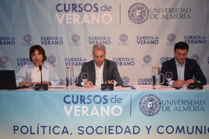 Vicente Vallés y Cayetana Álvarez de Toledo cierran el curso de verano dedicado a política, sociedad y comunicación
