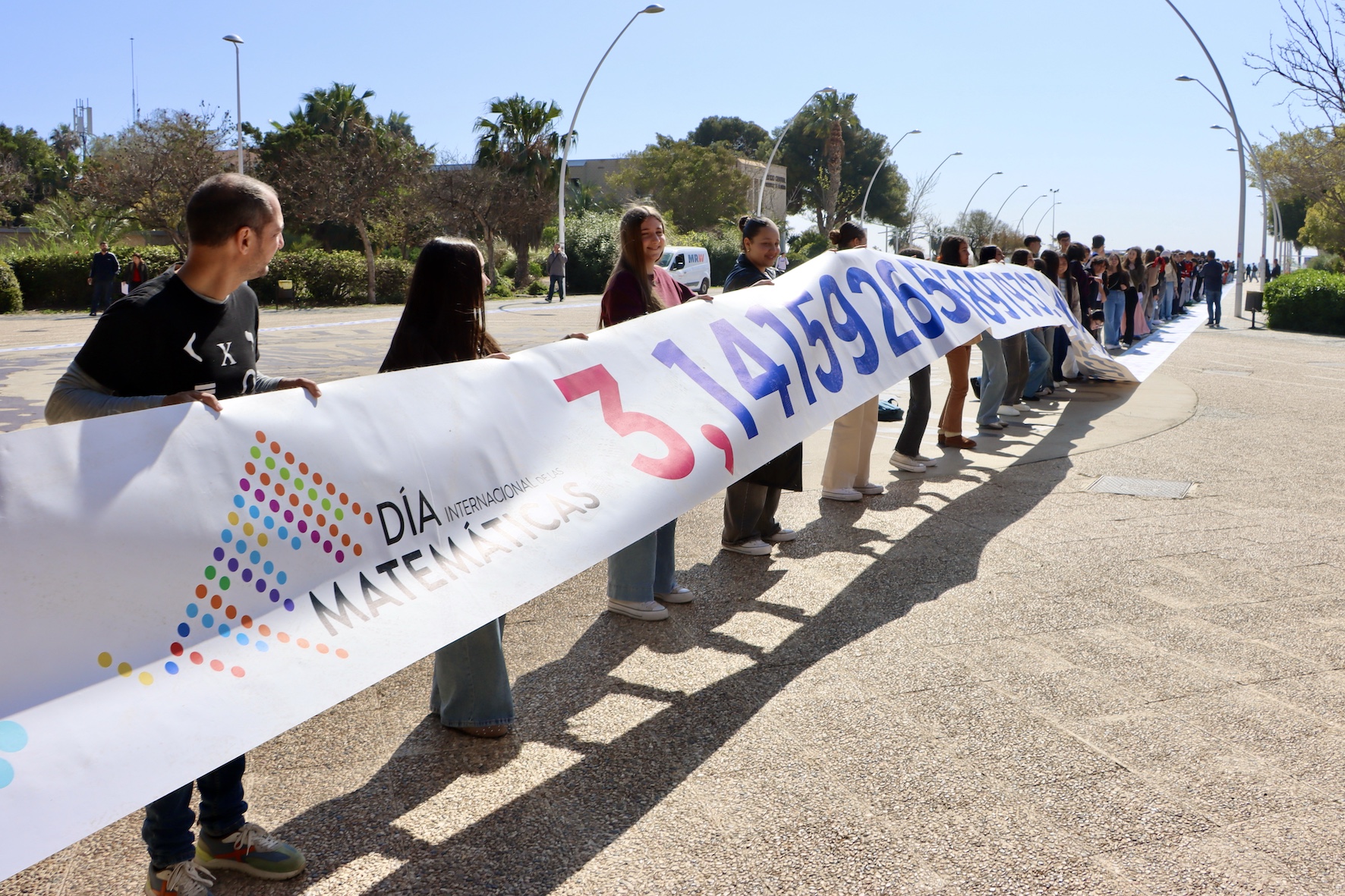 La UAL despliega el número Pi hasta 600 decimales para celebrar el Día Internacional de las Matemáticas