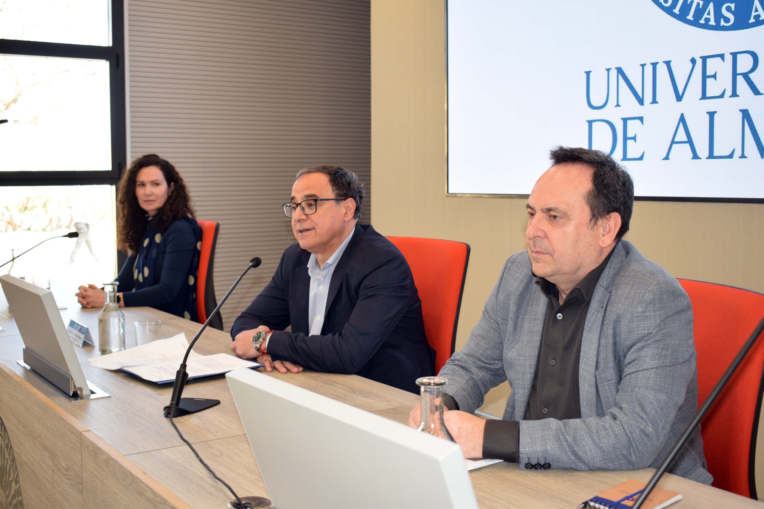 La UAL presenta un informe pionero que avala el éxito de la formación dual en la inserción laboral