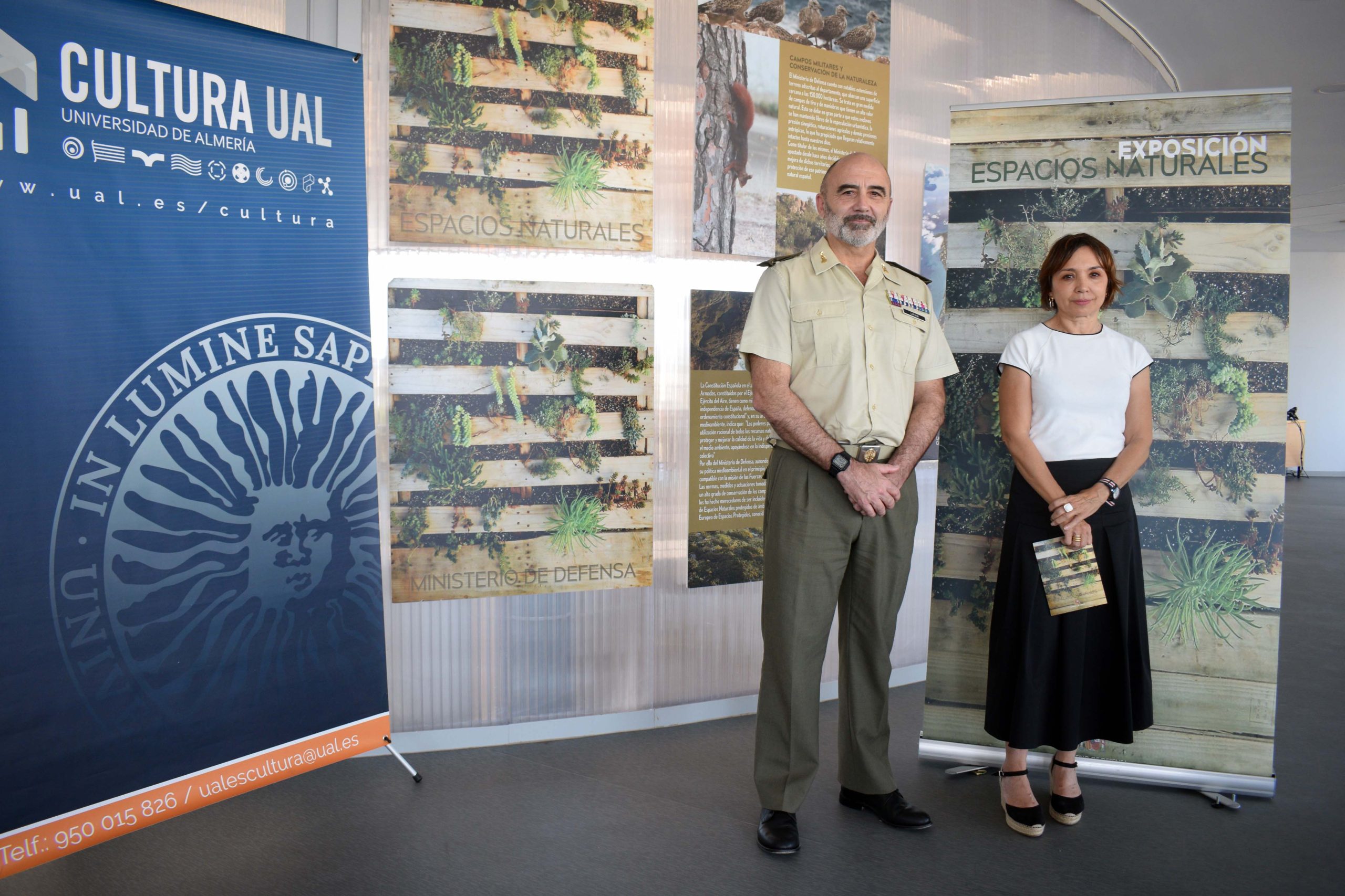 El Ministerio de Defensa inaugura en la UAL una exposición que revela la riqueza ecológica de sus espacios naturales